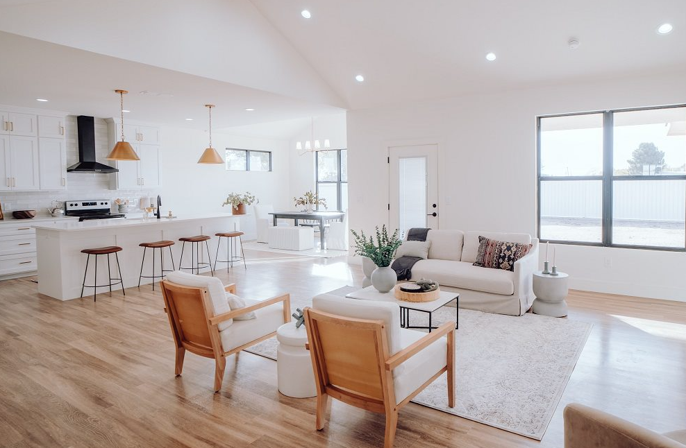 moderne woonkamer met keuken